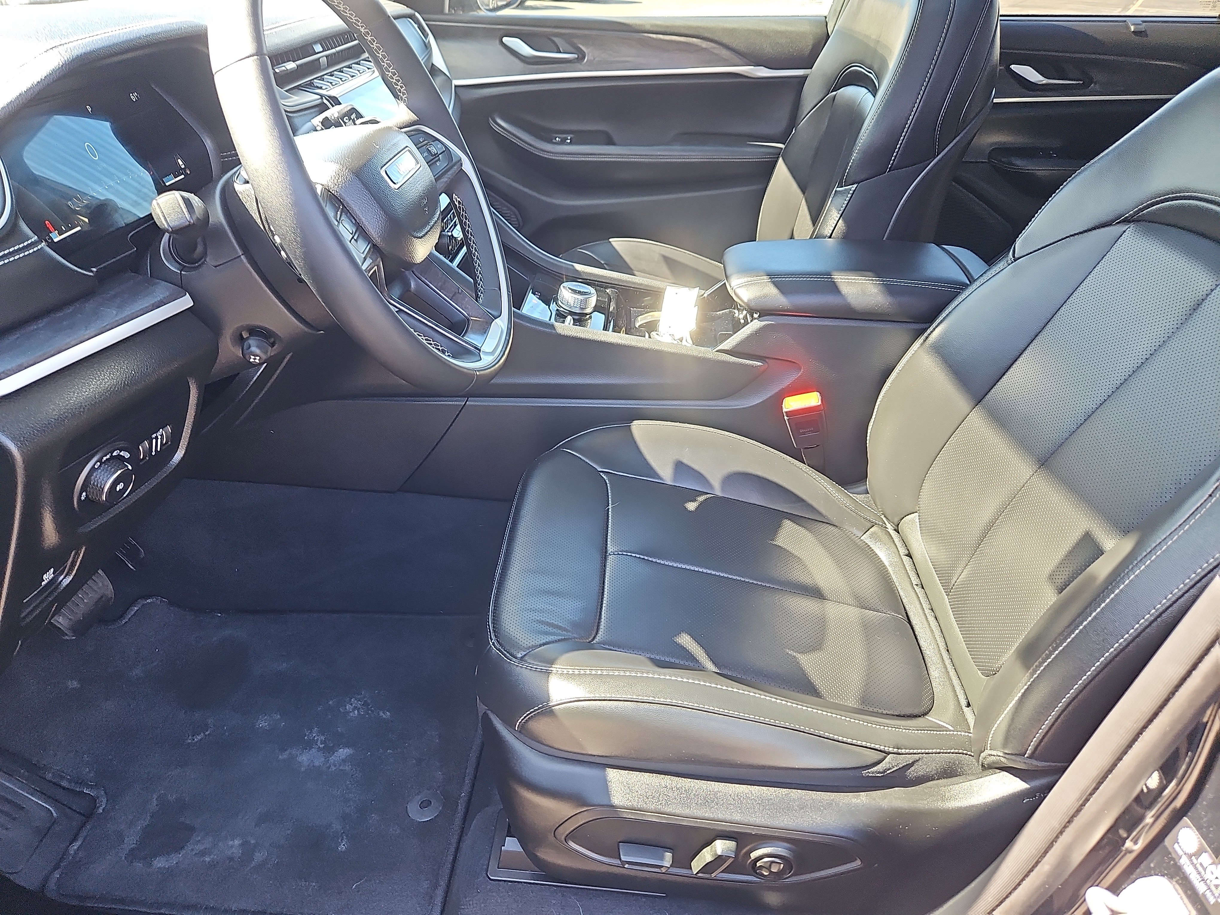 Used 2023 Jeep Grand Cherokee Limited w/ Luxury Tech Group II image 35