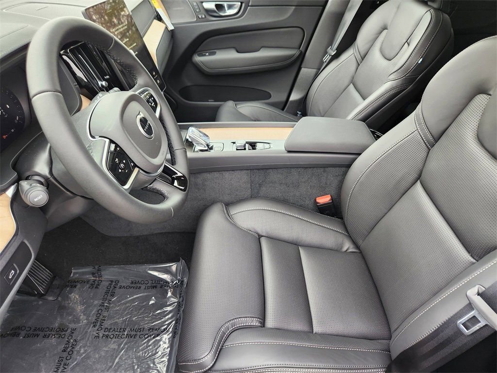 New 2026 Volvo XC60 B5 Ultra w/ Climate Package image 3