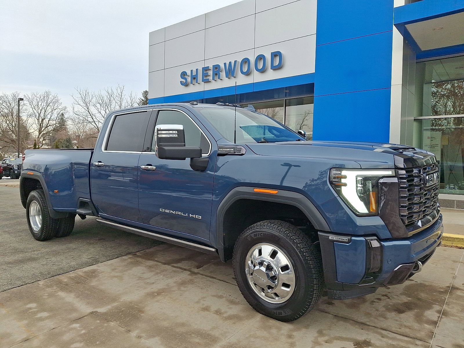 Used 2024 GMC Sierra 3500 Denali Ultimate AWD/4WD image 1