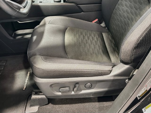 Used 2025 Nissan Pathfinder SV AWD/4WD image 17