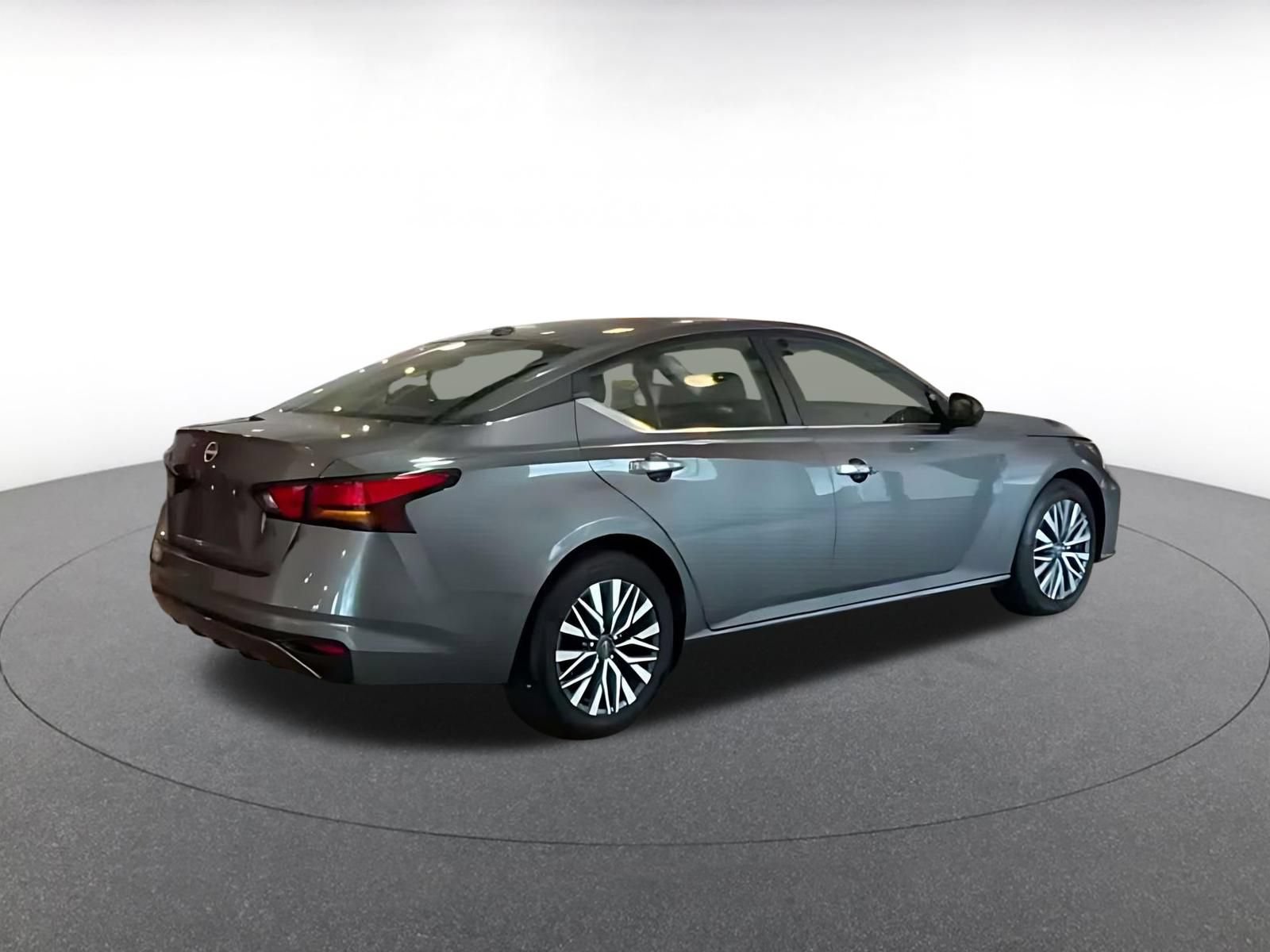 Used 2025 Nissan Altima 2.5 SV FWD image 8