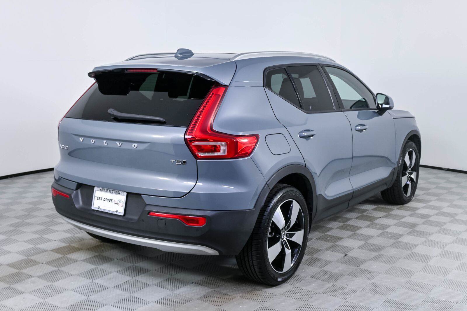 Used 2022 Volvo XC40 T5 Momentum w/ Premium Package AWD/4WD image 26