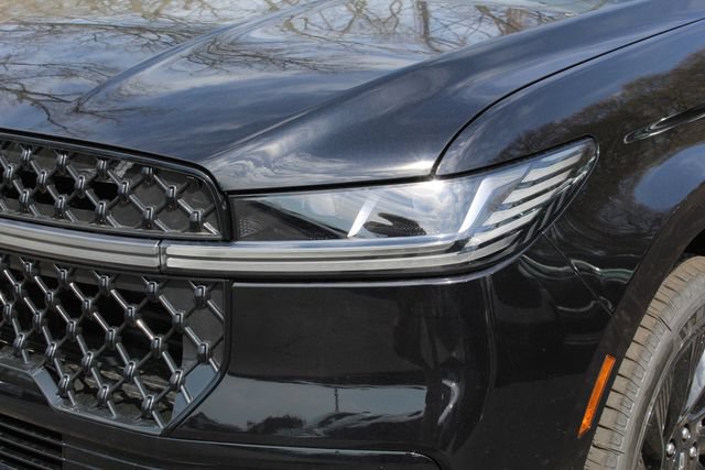 New 2026 Lincoln Navigator Reserve w/ Jet Appearance Package AWD/4WD image 9