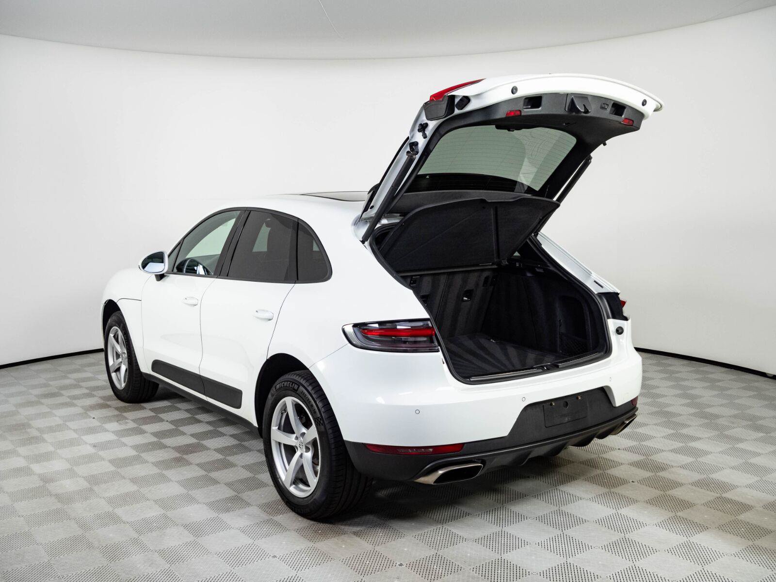 Used 2021 Porsche Macan AWD/4WD image 31