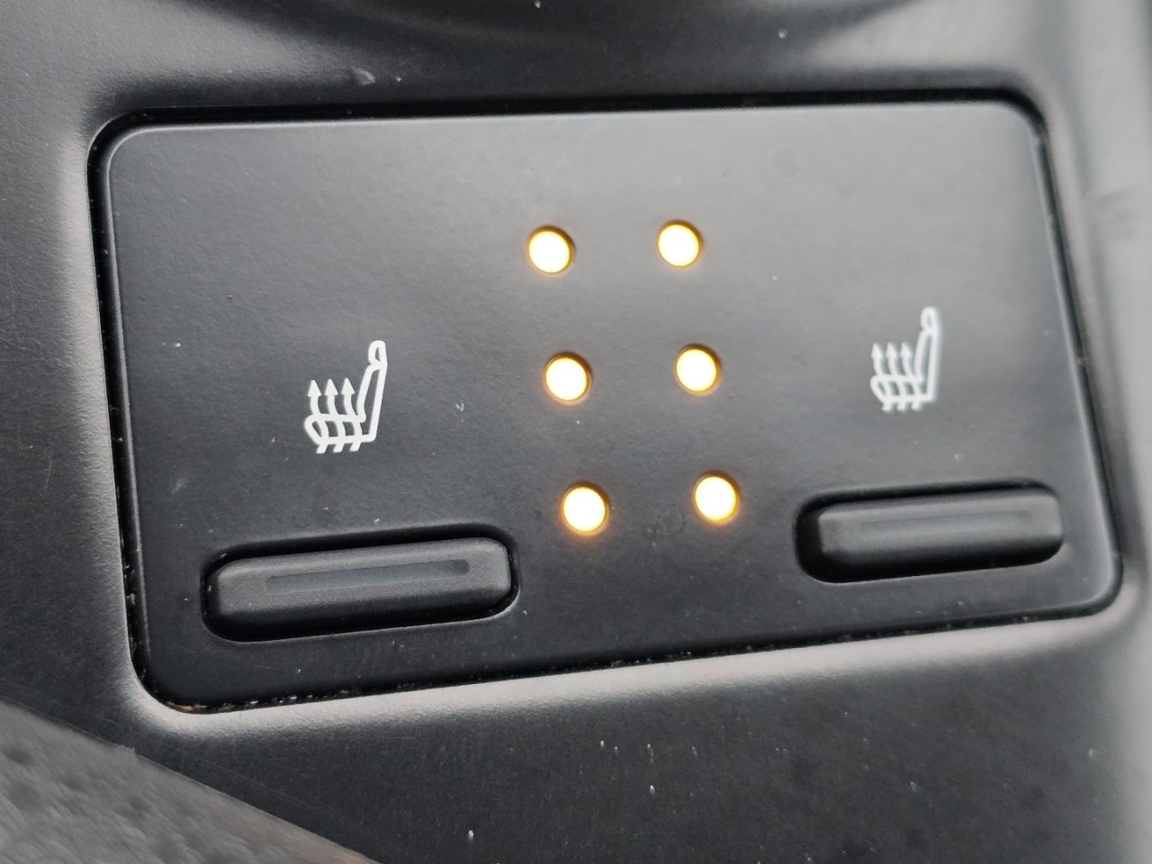 Used 2020 Toyota Camry XLE image 10