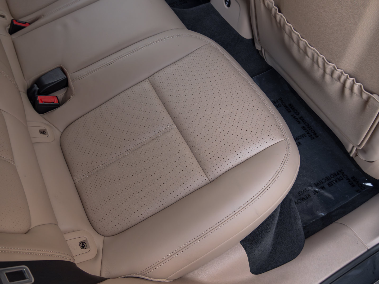Certified 2023 Porsche Macan AWD/4WD image 48