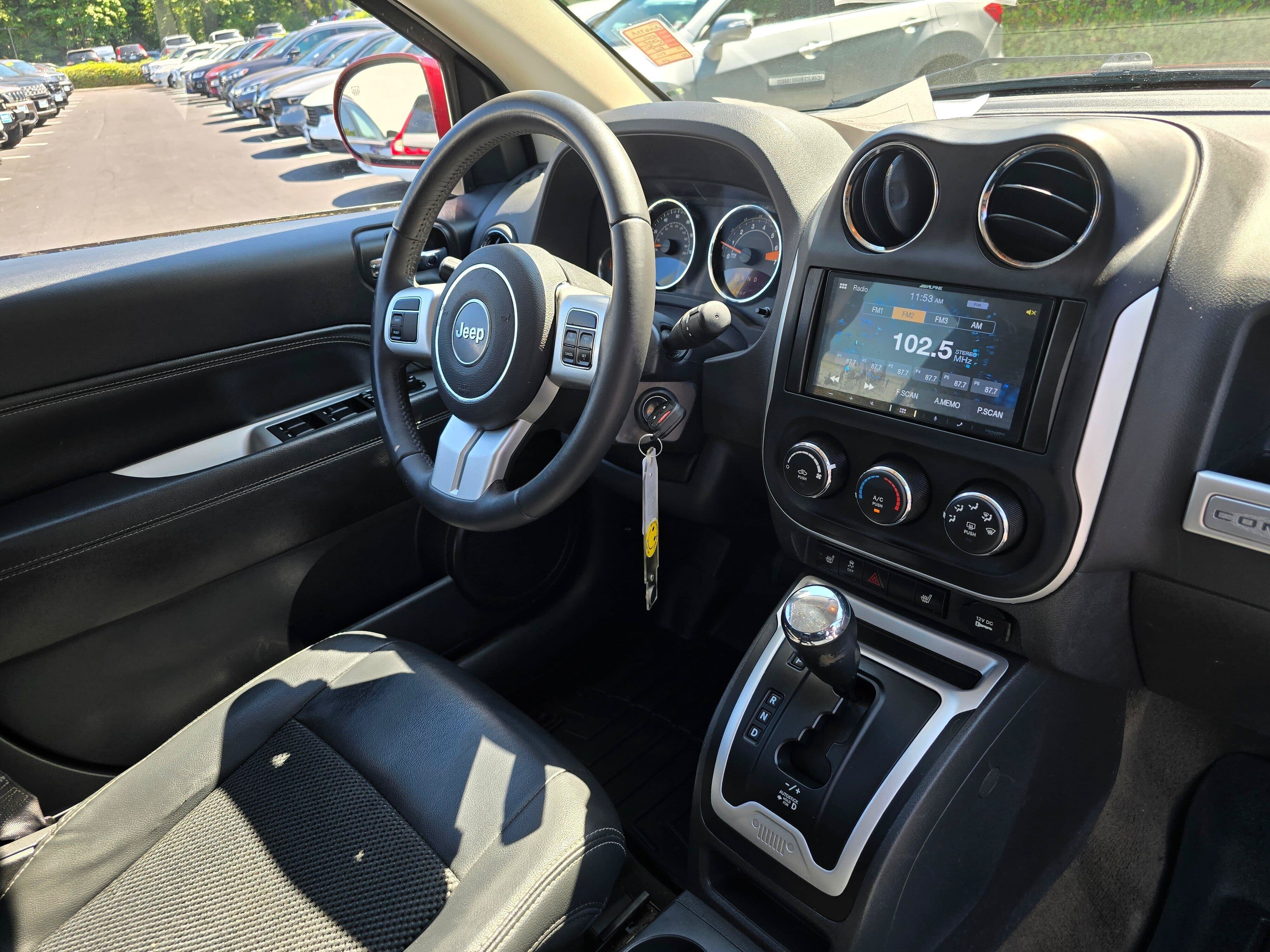 Used 2017 Jeep Compass Latitude FWD image 12