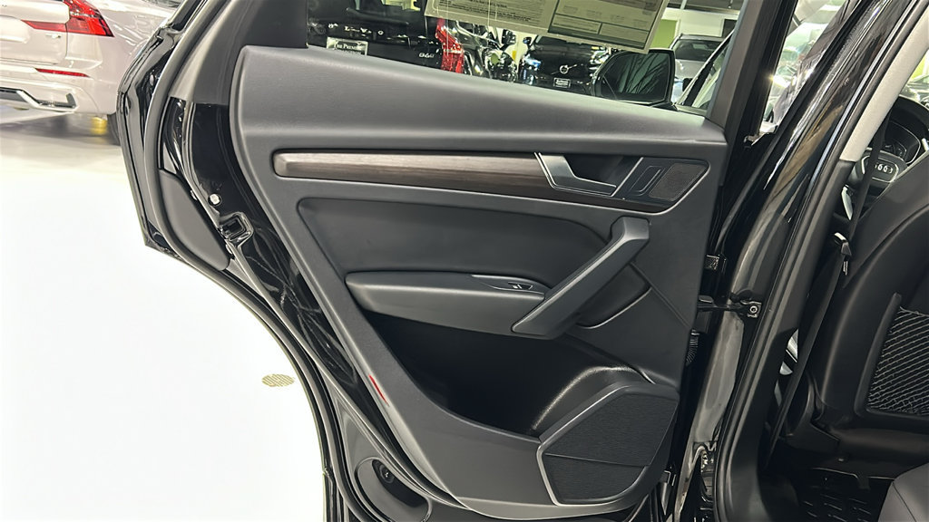 Used 2023 Audi Q5 2.0T Premium w/ Convenience Package AWD/4WD image 22