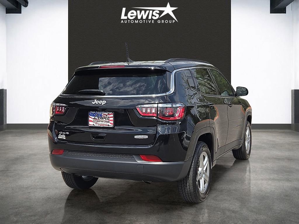 Used 2024 Jeep Compass Latitude AWD/4WD image 4