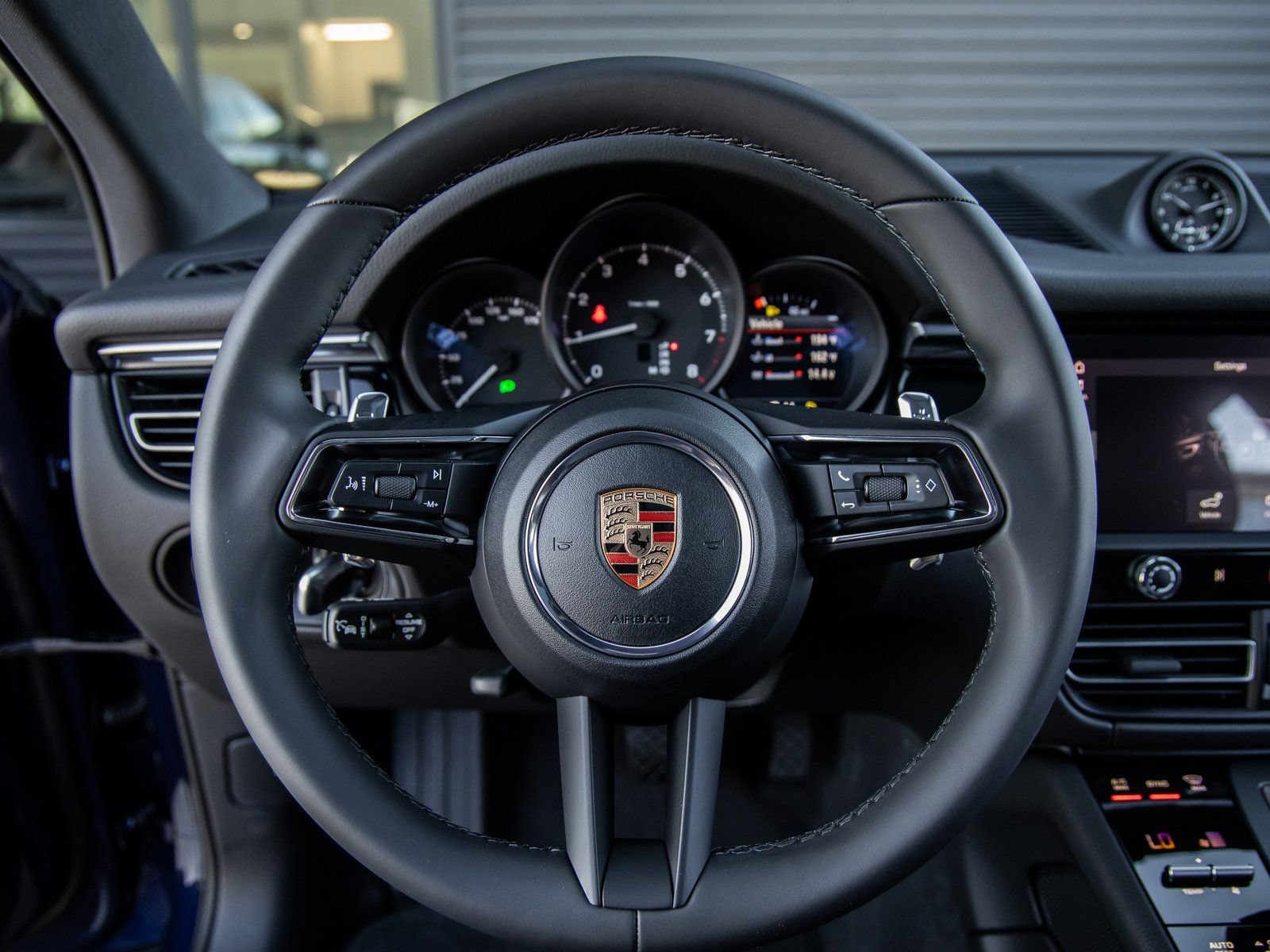 Certified 2026 Porsche Macan AWD/4WD image 29