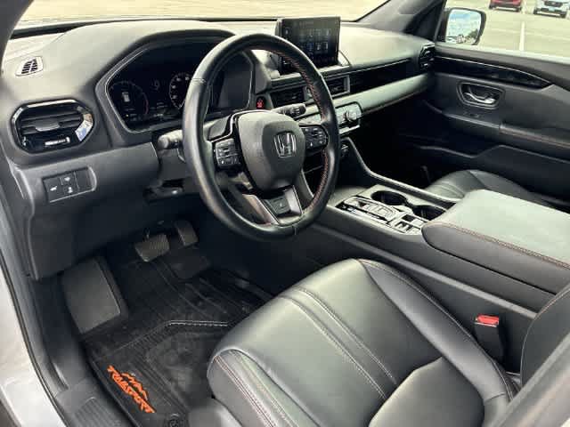 Certified 2025 Honda Pilot TrailSport image 2