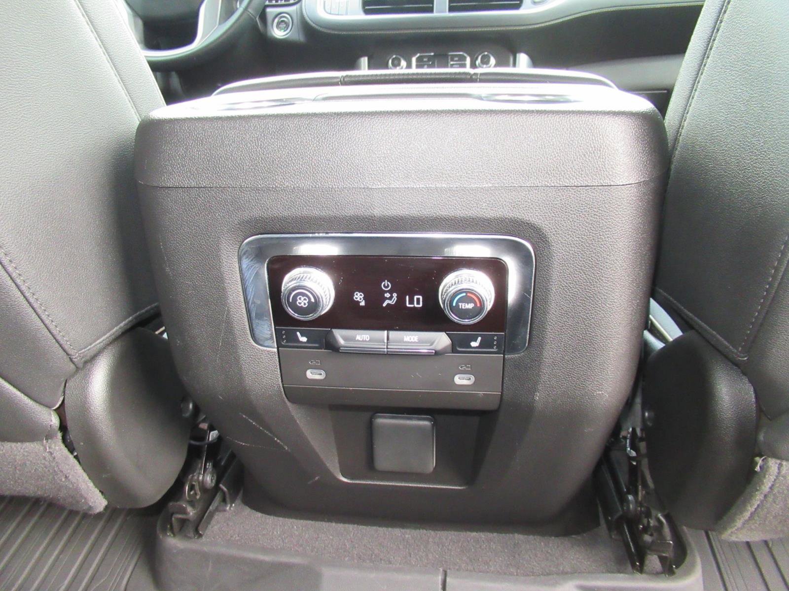 Used 2024 GMC Yukon SLT w/ SLT Luxury Package RWD image 34