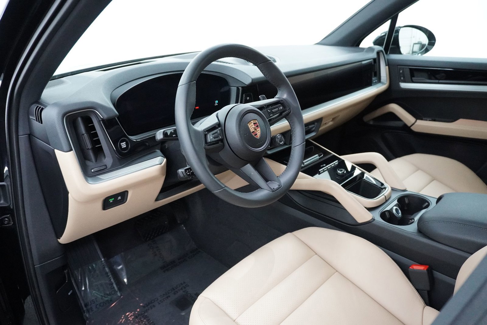 Certified 2025 Porsche Cayenne image 4