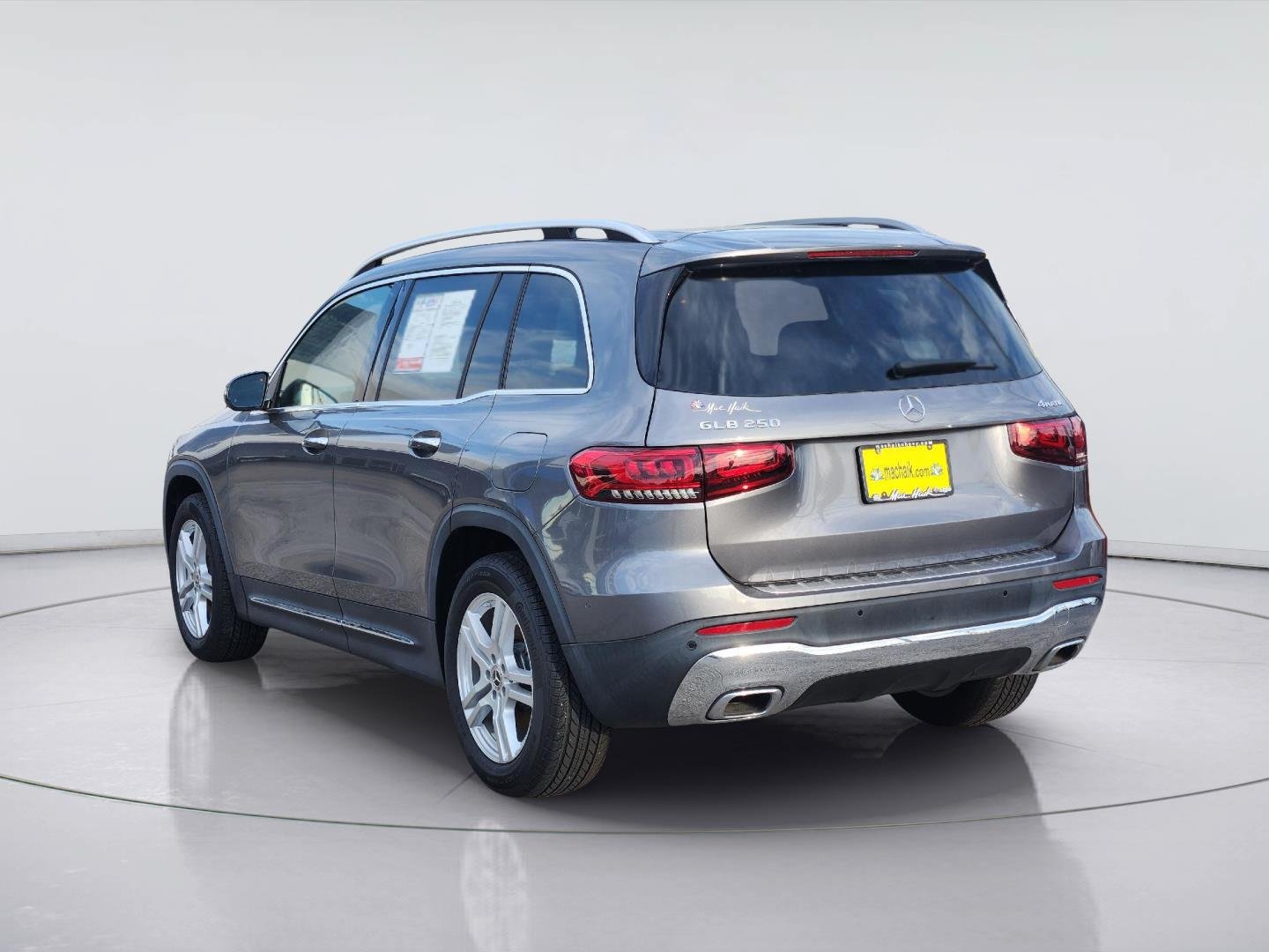 Used 2023 Mercedes-Benz GLB 250 4MATIC w/ Premium Package image 7