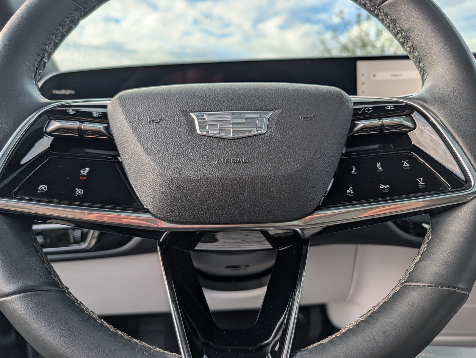 Used 2024 Cadillac Lyriq Sport AWD/4WD image 36