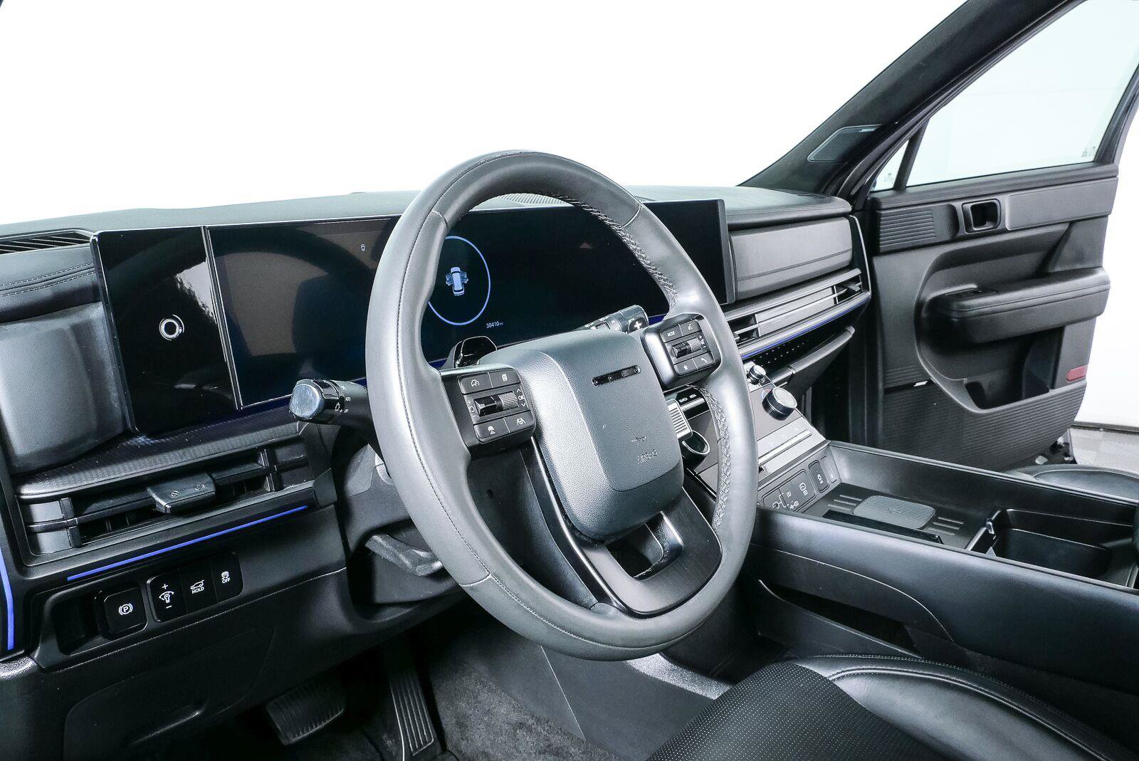 Used 2025 Hyundai Santa Fe Calligraphy FWD image 4