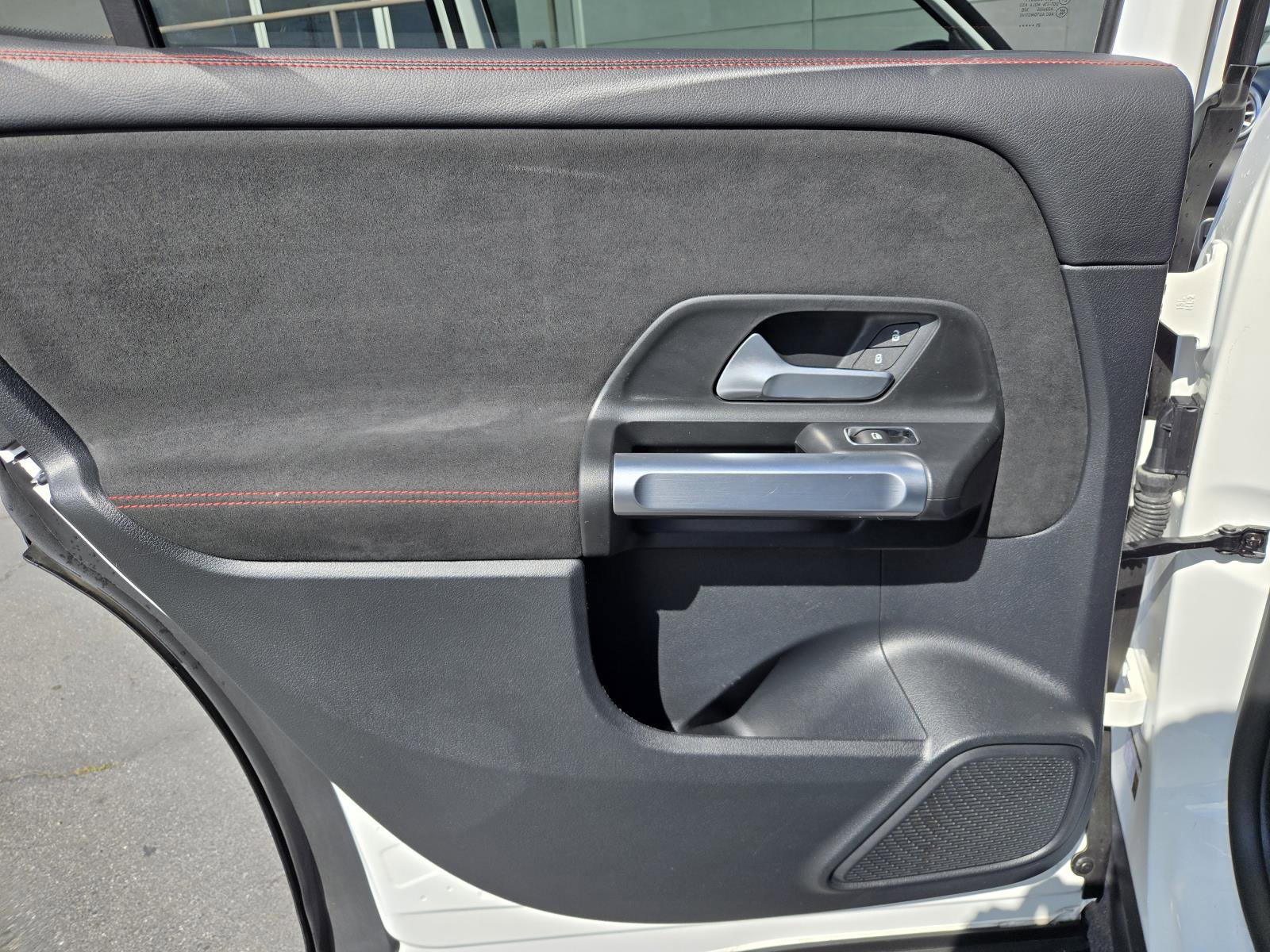 Used 2022 Mercedes-Benz GLB 250 image 22