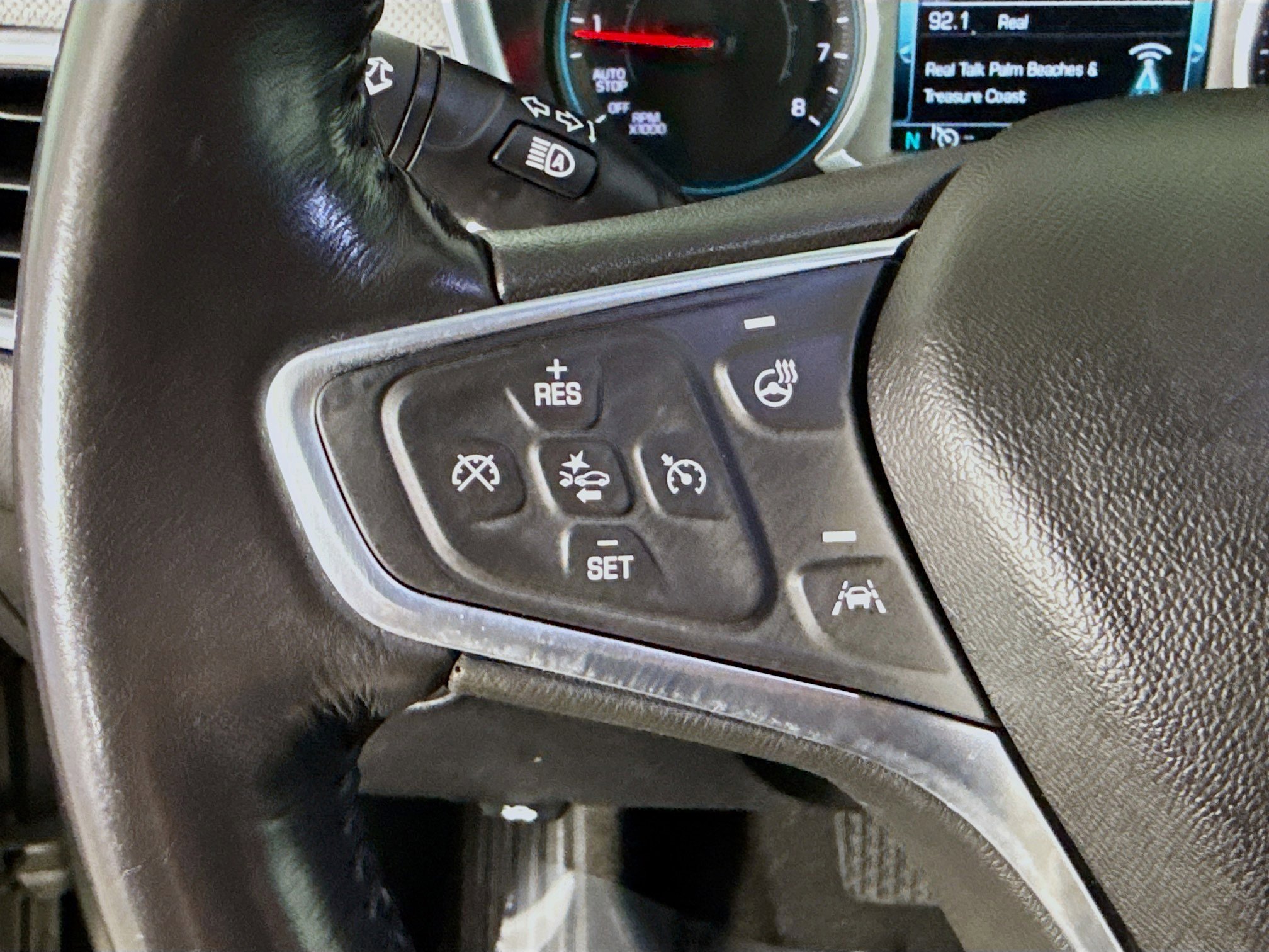 Used 2018 Chevrolet Equinox Premier FWD image 14