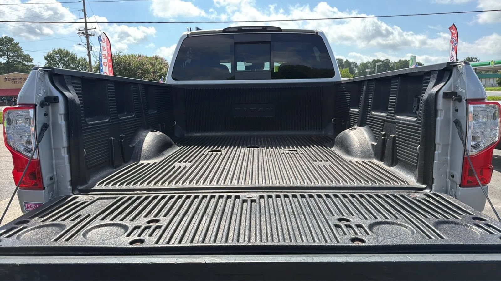 Used 2020 Nissan Titan SV w/ SV Convenience Package AWD/4WD image 15