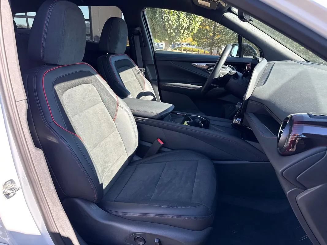 Used 2024 Chevrolet Blazer EV RS AWD/4WD image 29