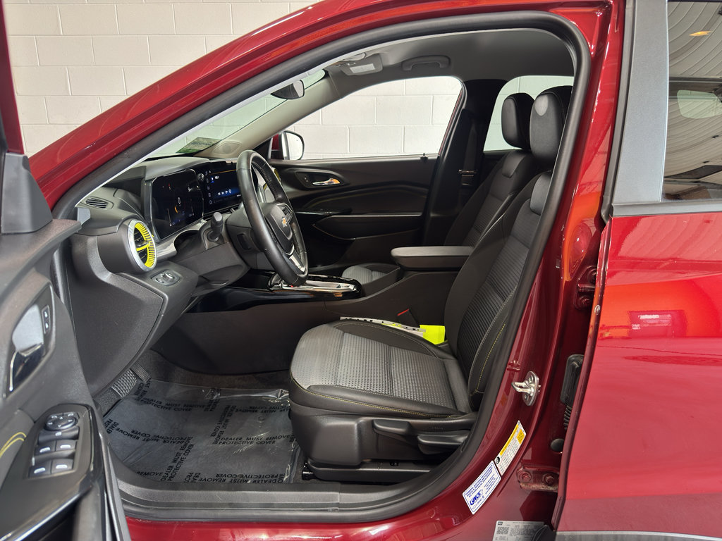 Used 2025 Chevrolet Trax LT w/ Driver Confidence Package FWD image 13
