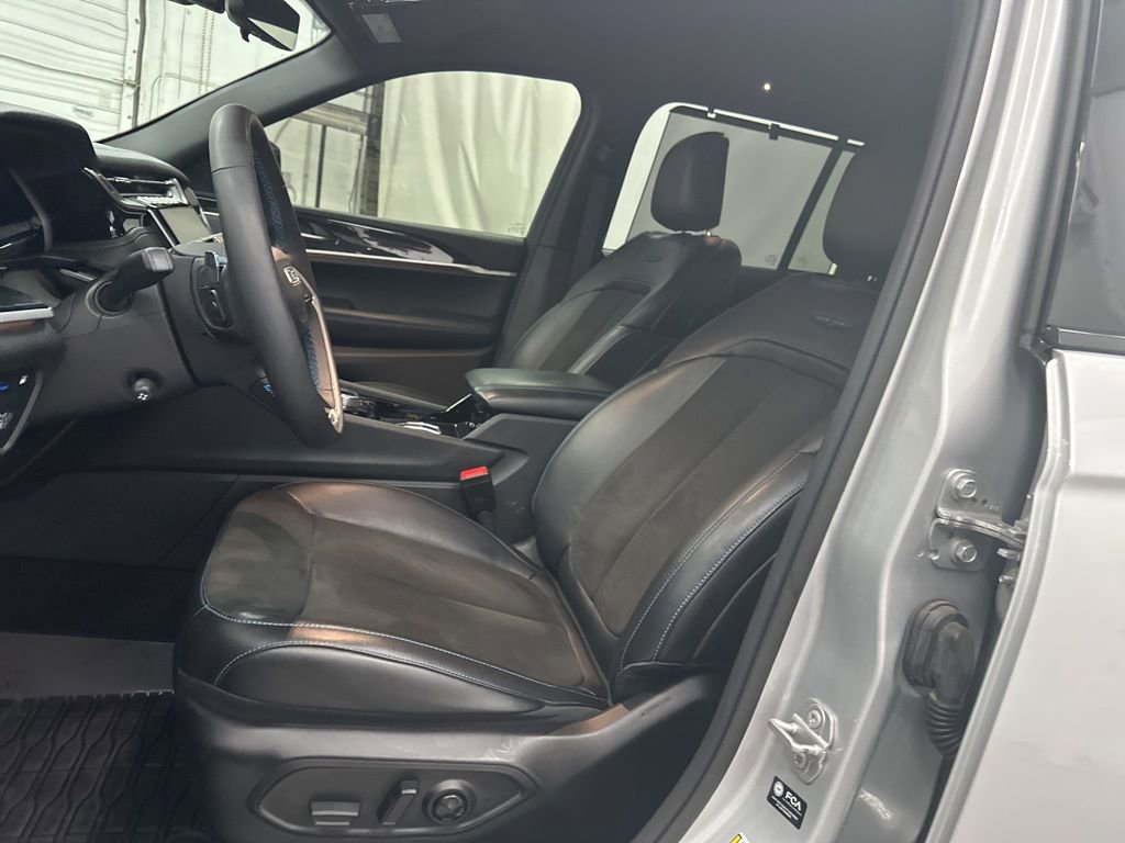 Used 2023 Jeep Grand Cherokee Trailhawk w/ Luxury Tech Group III AWD/4WD image 16