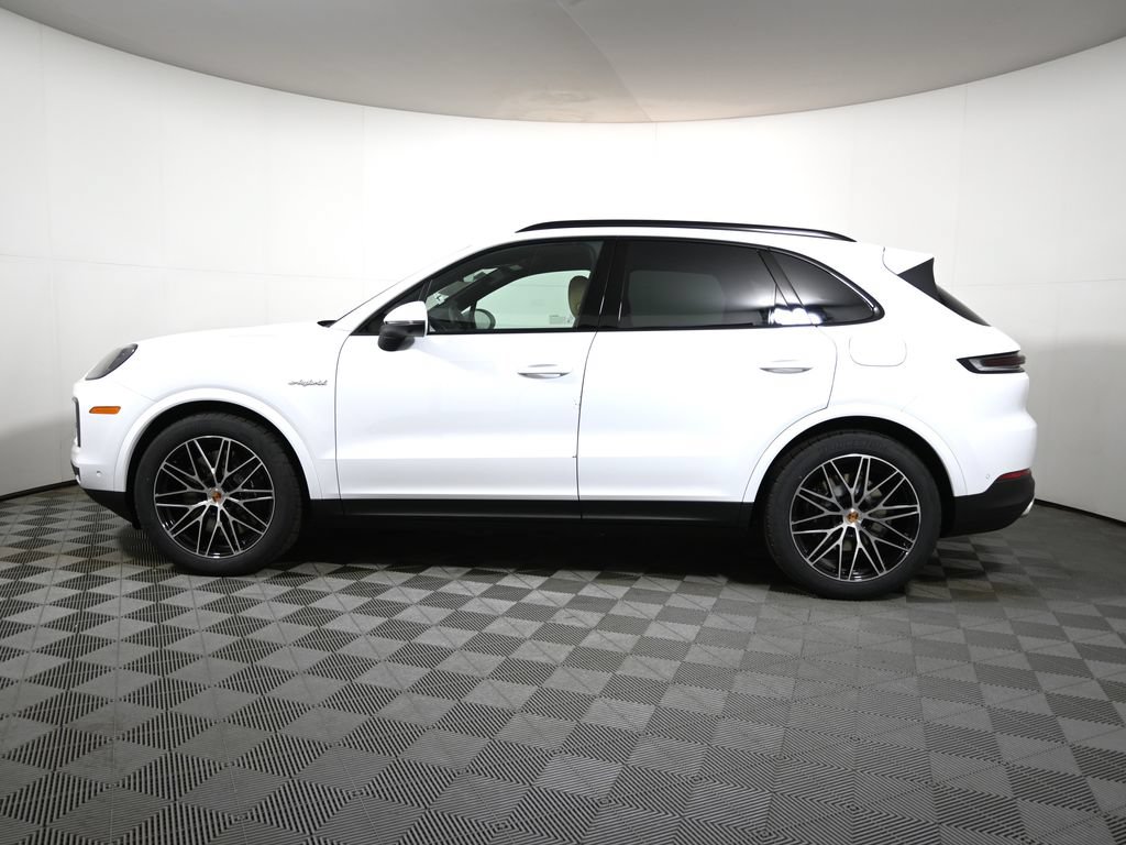 Used 2026 Porsche Cayenne E-Hybrid AWD/4WD image 2