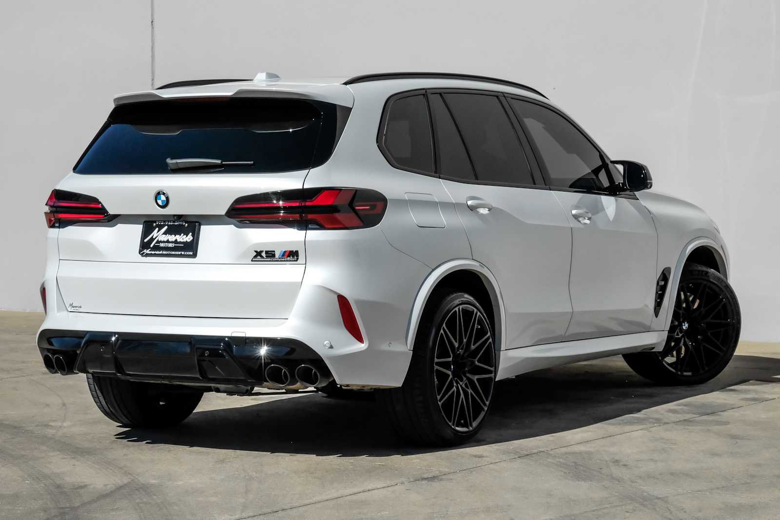 Used 2025 BMW X5 M Competition w/ Executive Package image 9