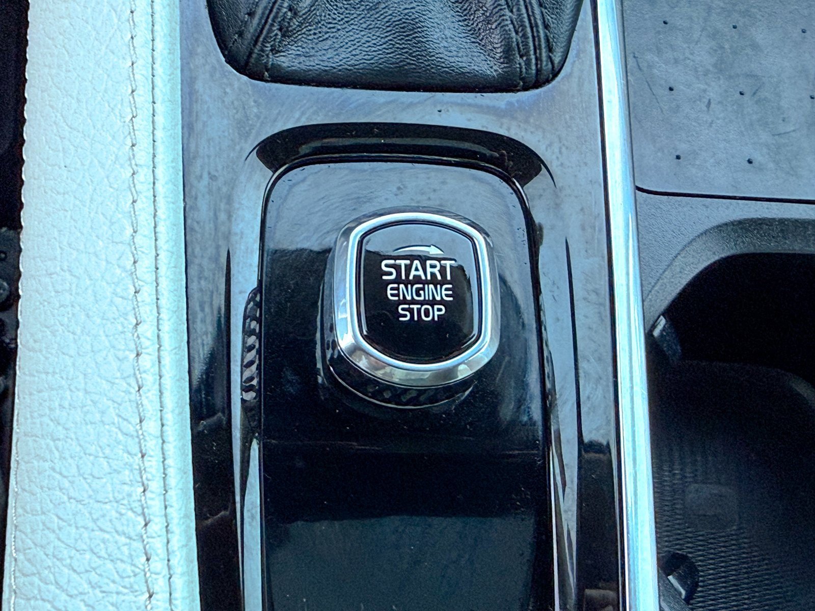 Used 2022 Volvo XC90 T5 Momentum w/ Climate Package image 31