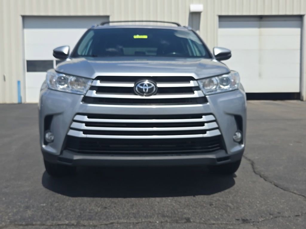 Used 2019 Toyota Highlander XLE AWD/4WD image 2