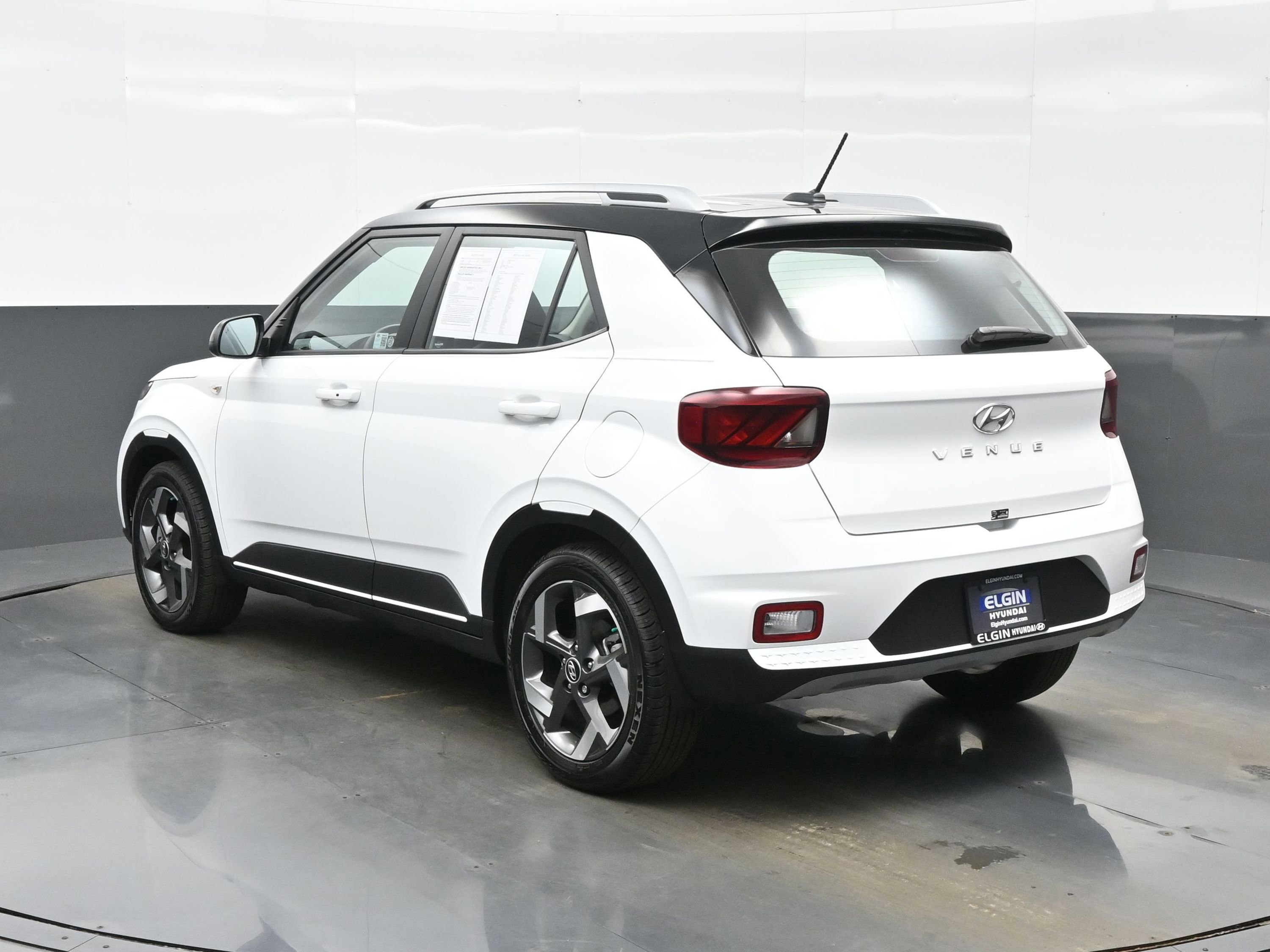 Certified 2025 Hyundai Venue Limited image 4