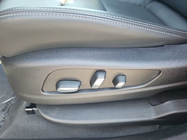 Used 2025 Cadillac XT6 Sport w/ LPO, Floor Liner Package image 32