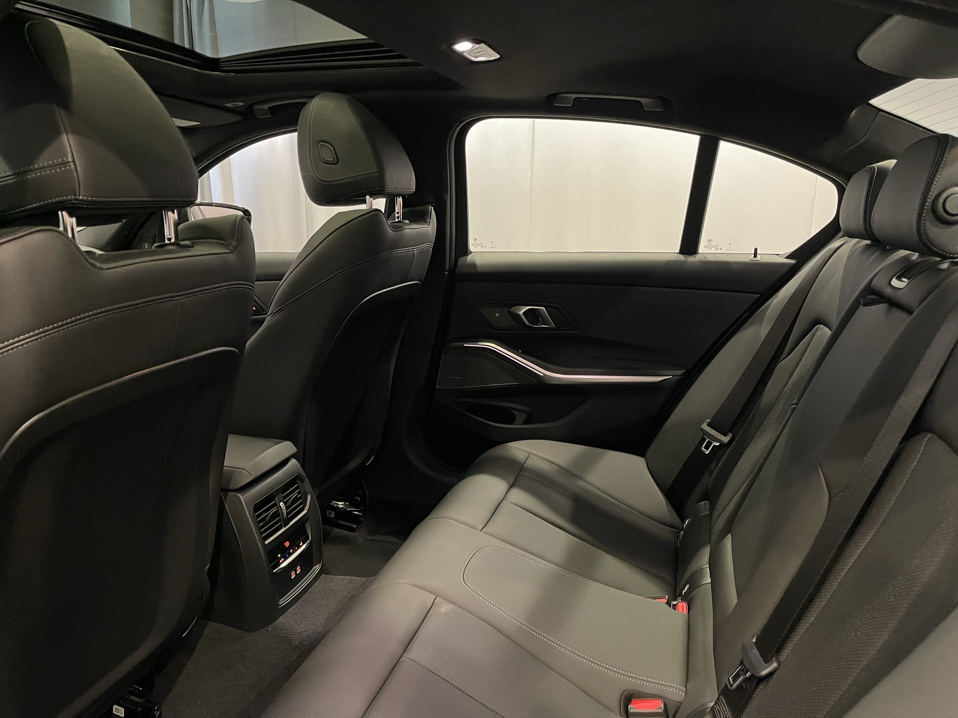 Used 2025 BMW M340i Sedan RWD image 23