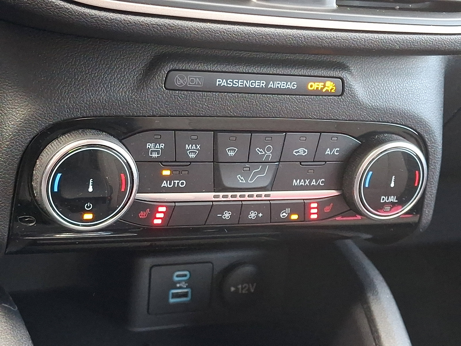 Certified 2022 Ford Escape SE w/ SE Sport Appearance Package image 19