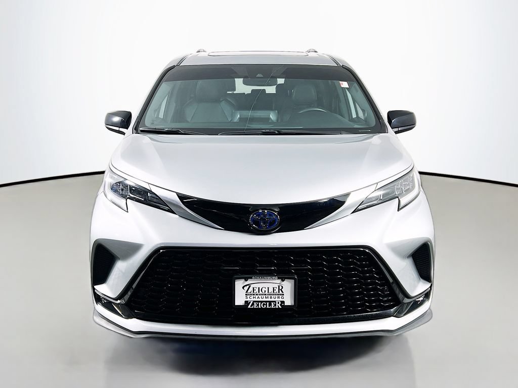 Used 2023 Toyota Sienna XSE w/ XSE Plus Package AWD/4WD image 2