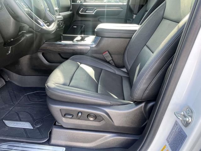 Used 2025 Chevrolet Silverado 3500 LTZ w/ LTZ Plus Package image 14