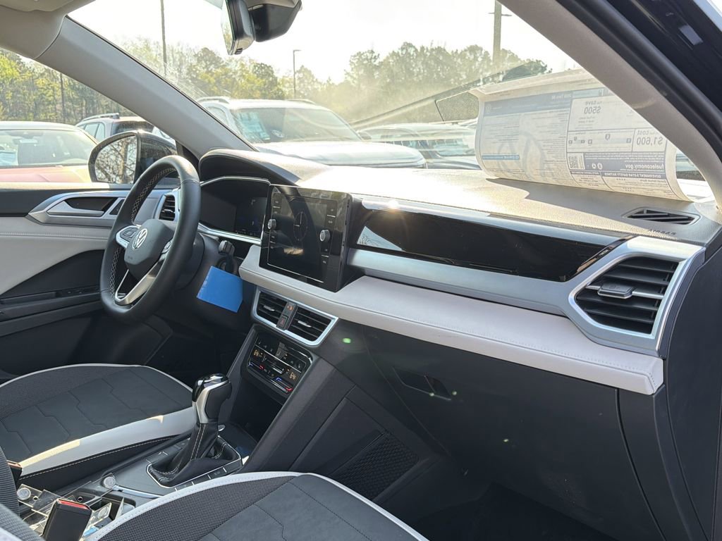 New 2026 Volkswagen Taos SE image 20