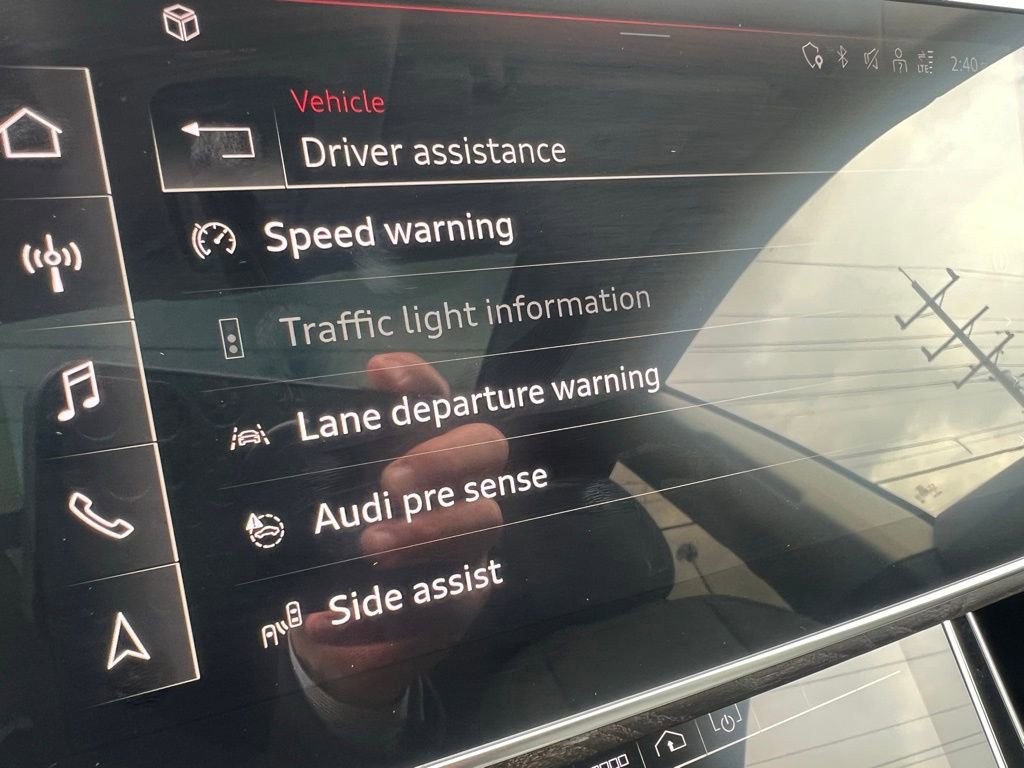 Used 2022 Audi Q8 Premium image 43