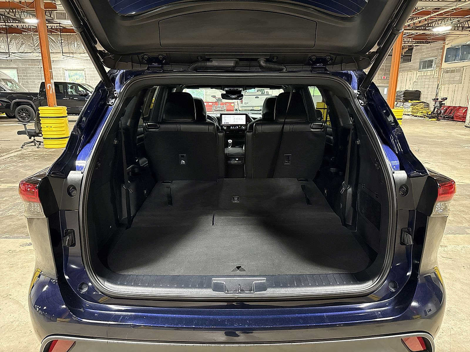 Used 2023 Toyota Highlander XSE AWD/4WD image 10