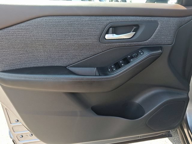 Used 2021 Nissan Rogue SV FWD image 12