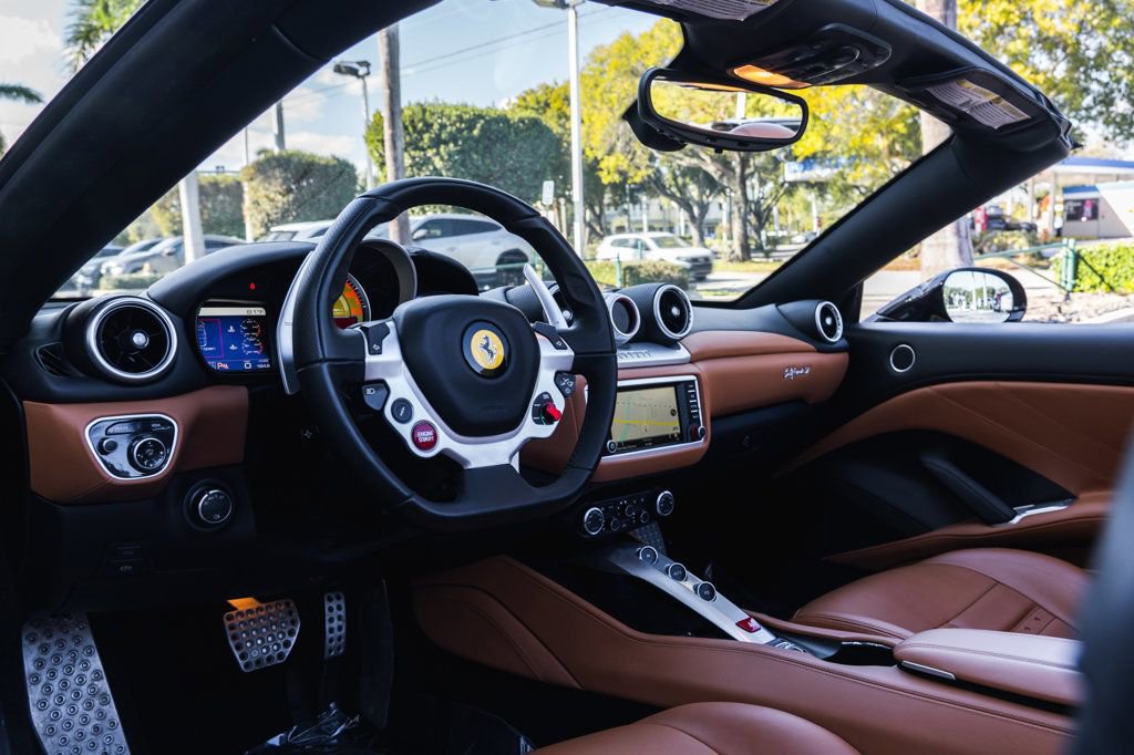 Used 2017 Ferrari California T image 15