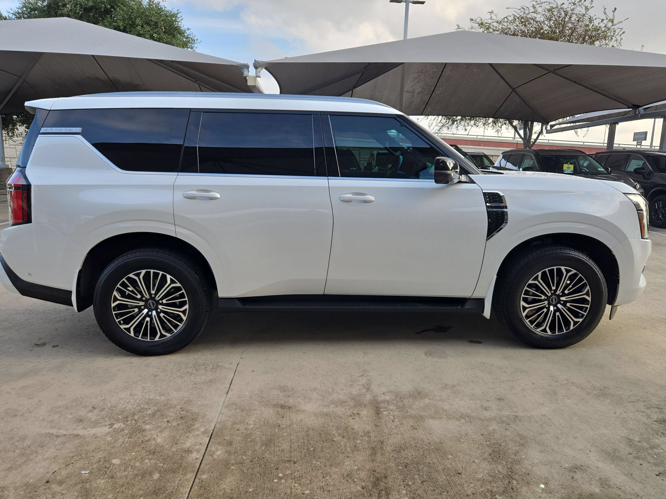 Used 2026 Nissan Armada SL w/ Captain's Chari Seat Package RWD image 2