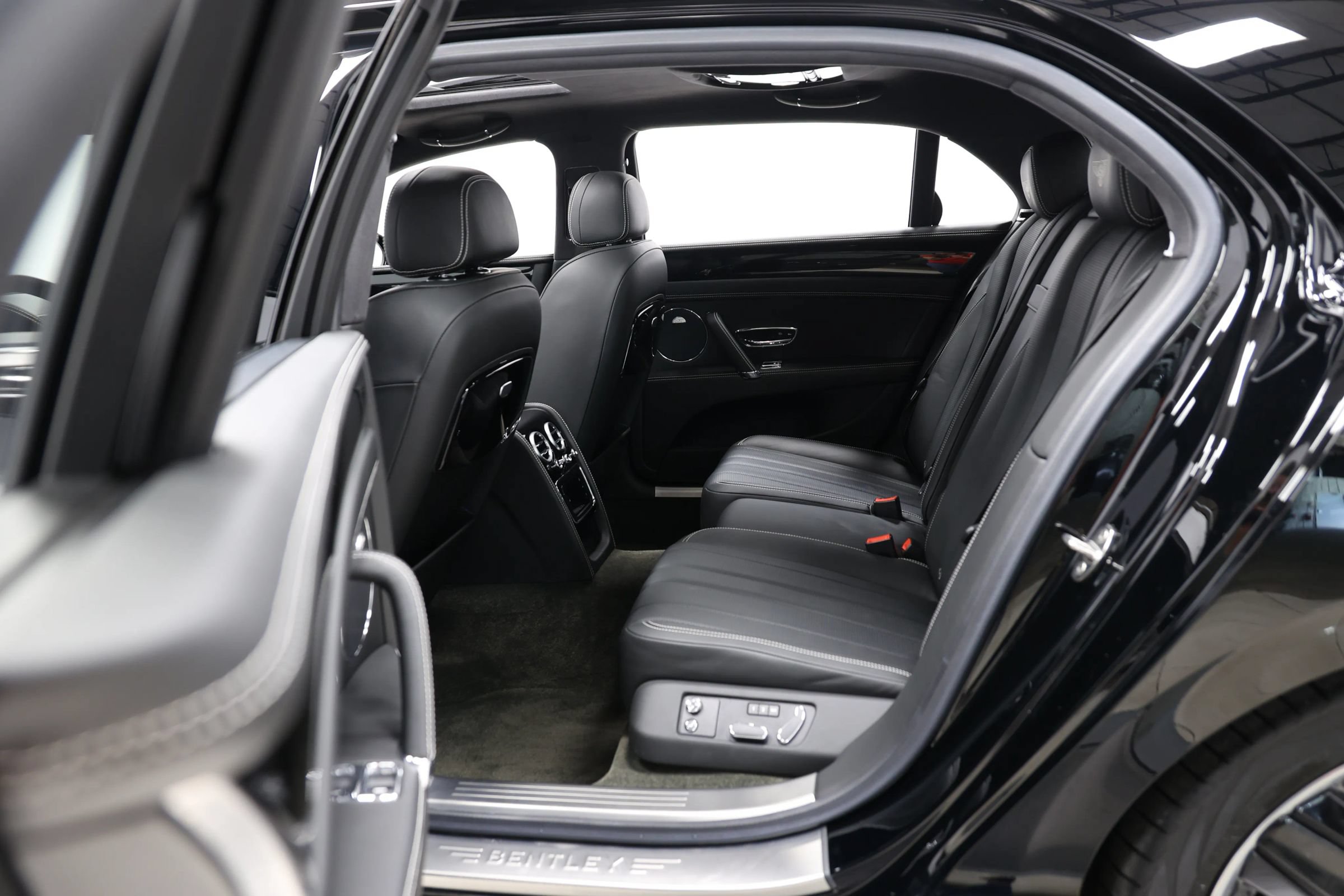 Used 2015 Bentley Flying Spur V8 AWD/4WD image 43