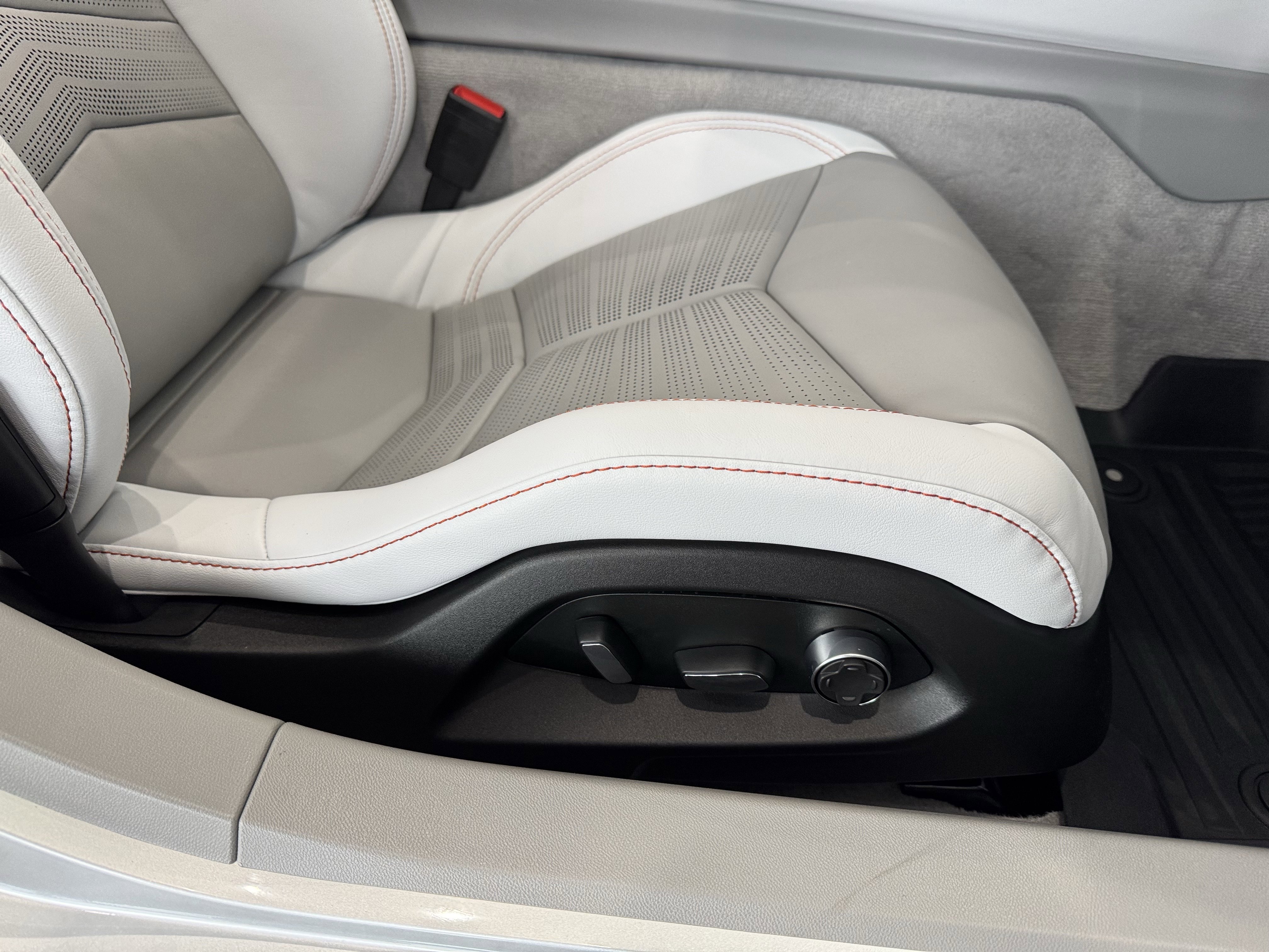 New 2026 Chevrolet Corvette Stingray Premium Conv RWD image 18