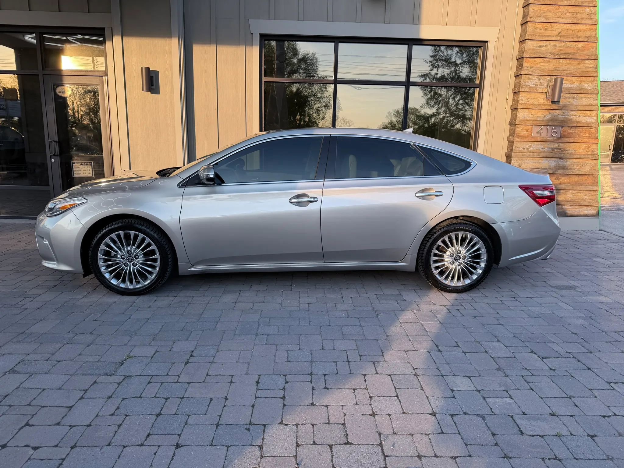 Used 2017 Toyota Avalon Limited FWD image 68