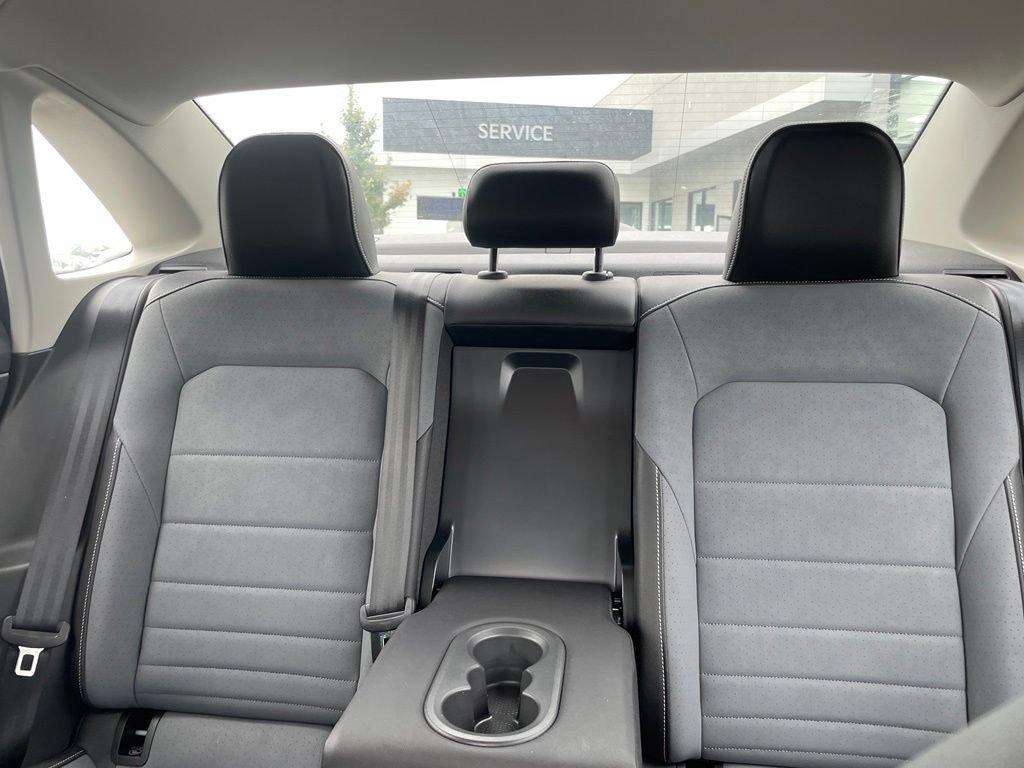 Used 2025 Volkswagen Jetta SE FWD image 21