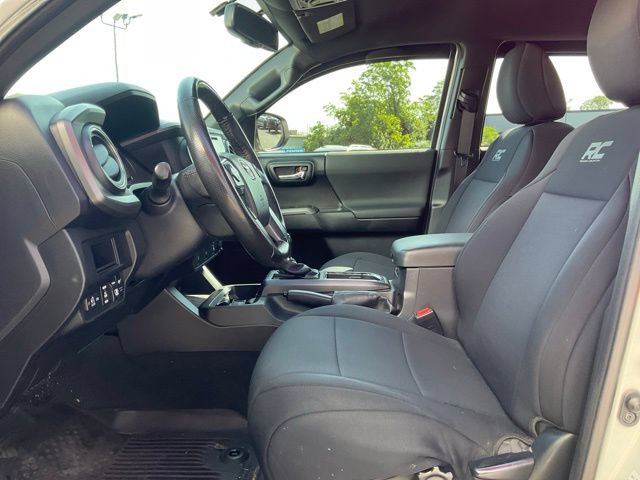 Used 2017 Toyota Tacoma TRD Off-Road w/ Tow Package (A/T) AWD/4WD image 2