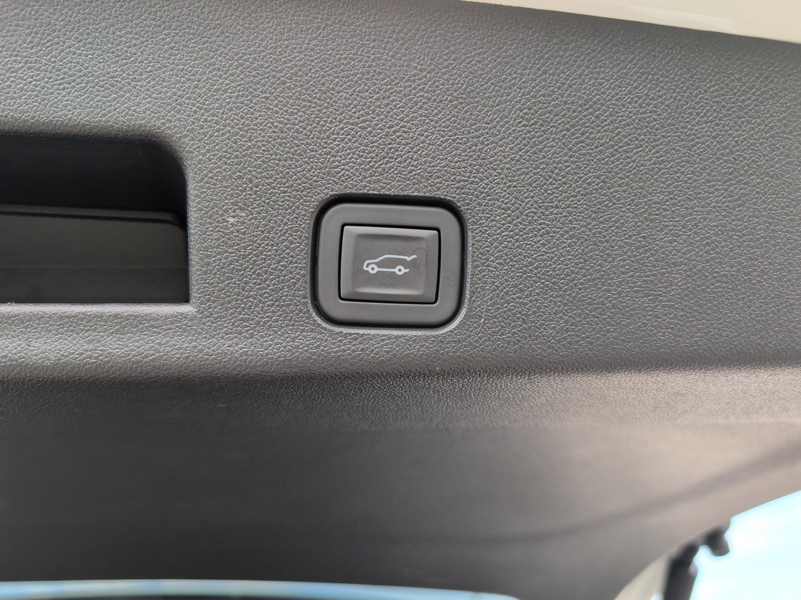 Used 2025 GMC Acadia Elevation FWD image 8