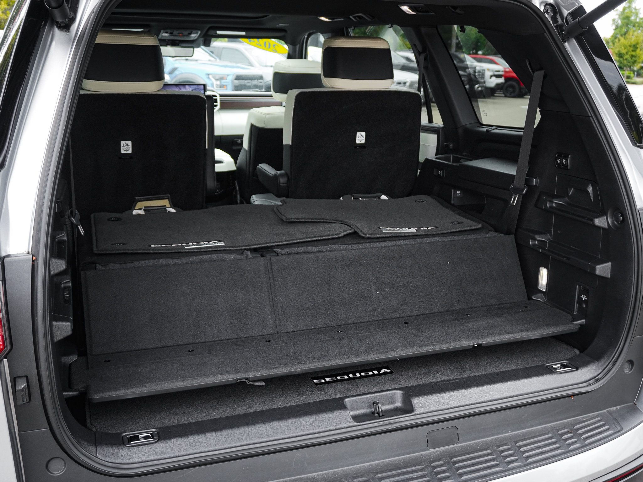 Used 2024 Toyota Sequoia Capstone AWD/4WD image 32