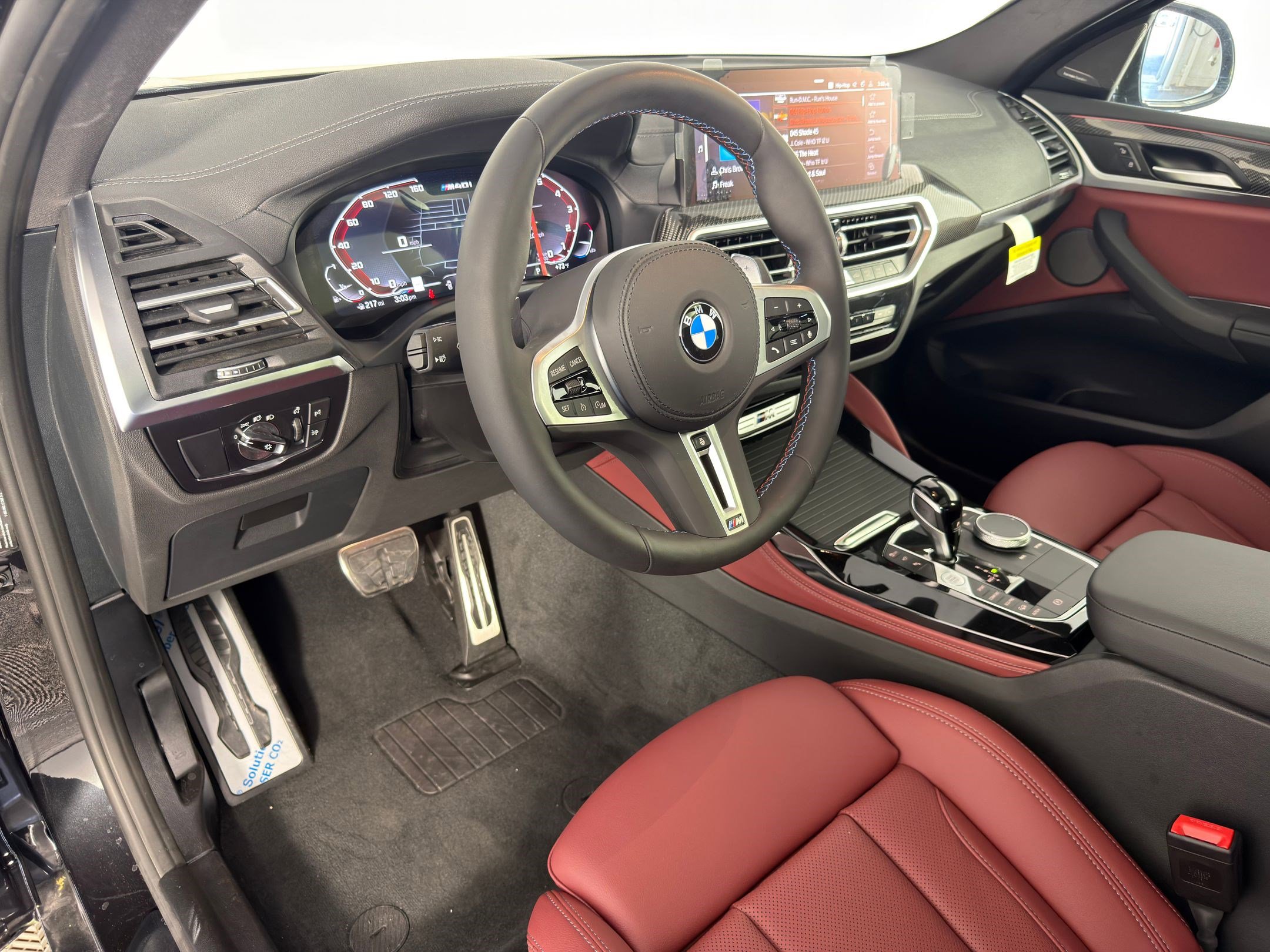 New 2025 BMW X4 M40i w/ Premium Package image 4